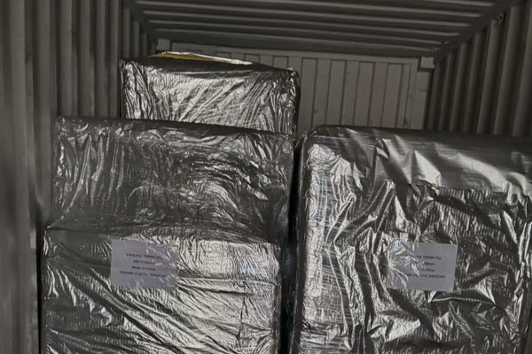 Moistureproof Goods Loading into Container